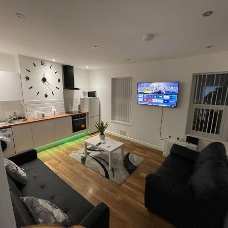 Central Serviced Apartments - Two Bedroom Apartment Кардиф Екстериор снимка