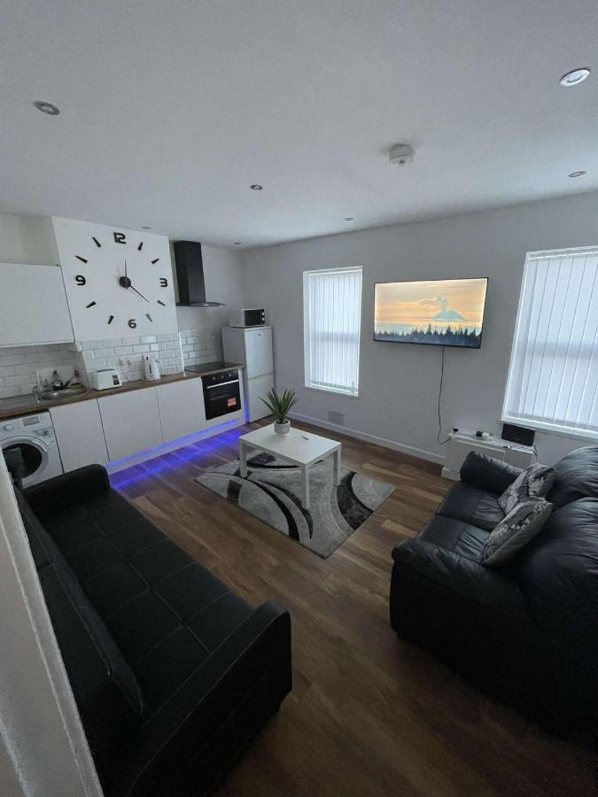Central Serviced Apartments - Two Bedroom Apartment Кардиф Екстериор снимка