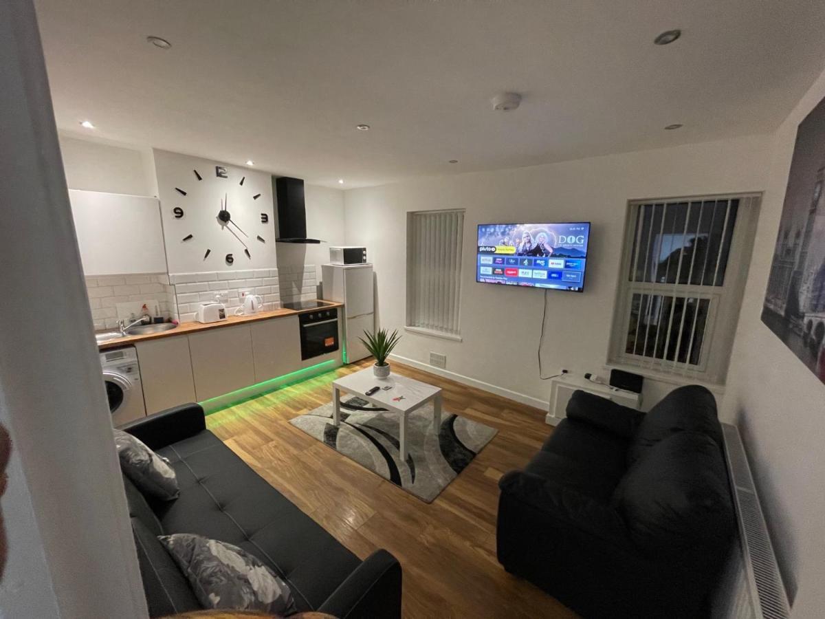 Central Serviced Apartments - Two Bedroom Apartment Кардиф Екстериор снимка