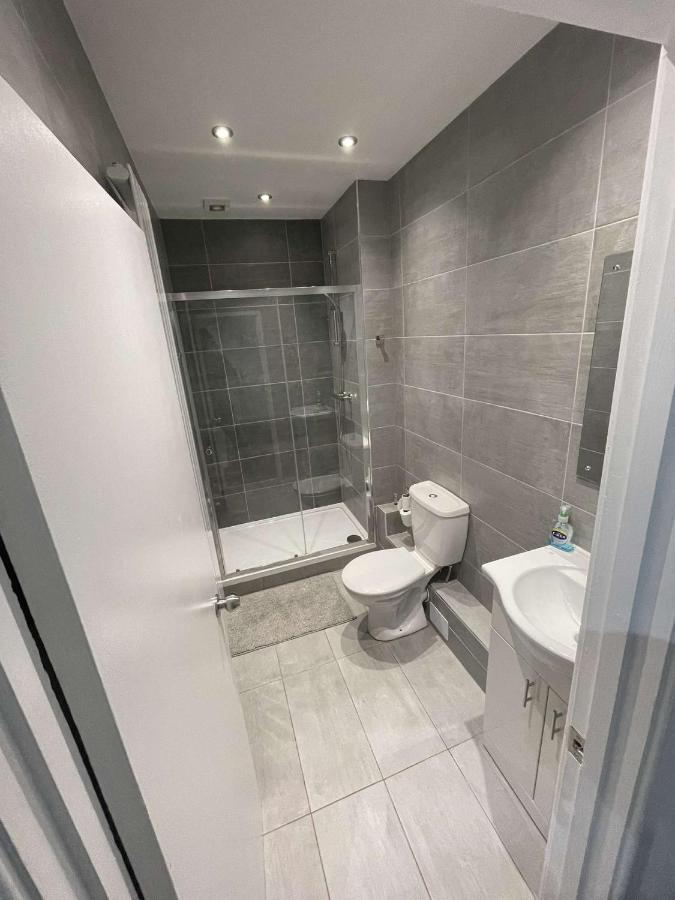 Central Serviced Apartments - Two Bedroom Apartment Кардиф Екстериор снимка