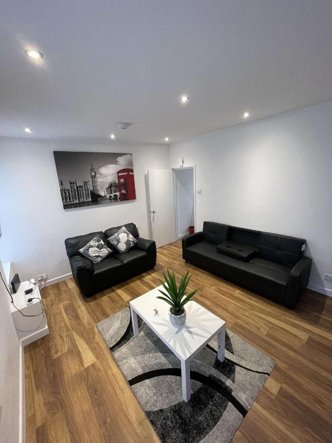 Central Serviced Apartments - Two Bedroom Apartment Кардиф Екстериор снимка